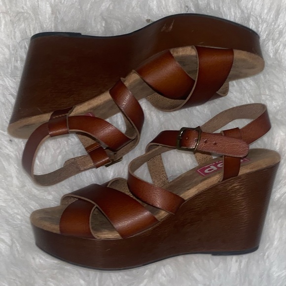 Size 8 cognac wedges - Picture 2 of 2